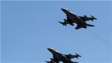 Der erste Prototyp stieg 1974 in die Luft, 1979 ging die F-16 bei der US-Luftwaffe in Dienst. Aktuell werden mehr als 2800 Exemplare eingesetzt.