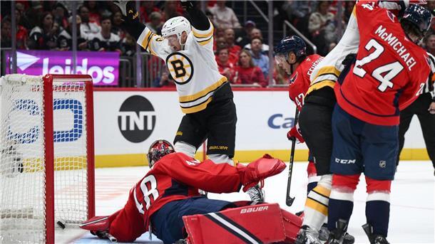 Trotz 400. NHL-Tor und 3:0-Führung: Niederlage für Draisaitl Der erste Treffer in der Amtszeit von Marco Sturm sorgte für Jubel bei den Bruins.