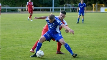 Der ESC (rotes Trikot) gewann mit Jannes Leu beim FC Sparta mit 9:0. LTS-Spieler Timo Tötheider gewann gegen Vatan Sport nach Elfmeter-schießen mit 7:6.