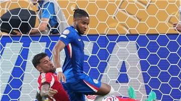 Der Ex-Leipziger Christopher Nkunku (r) wechselt vom FC Chelsea zur AC Mailand.