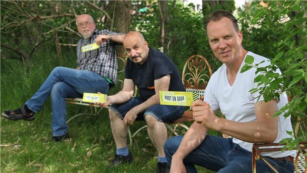 Der Film „Boot un Dood“ kann derzeit nicht gezeigt werden. Helge Tramsen (weißes T-Shirt), Künstler und Filmproduzent Sandro Giampietro aus Wittstedt (blaues T-Shirt) und Autor Günter Ihmels aus Beverstedt arbeiten schon am zweiten Teil.