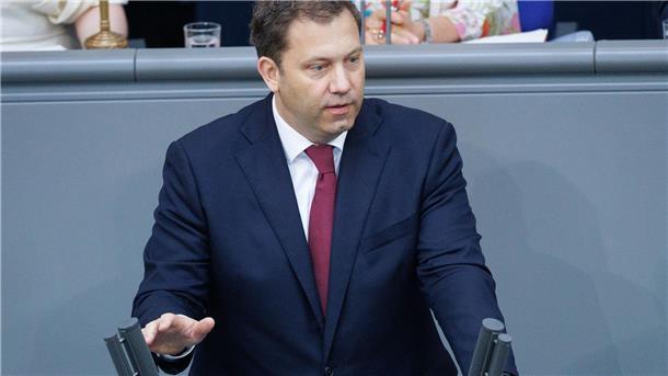 Der Finanzminister gerät unter Druck.