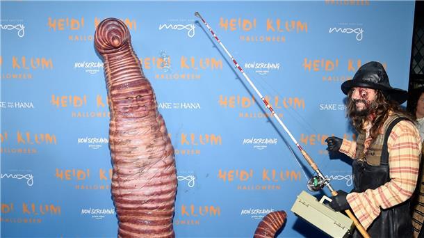 Halloween: Heidi Klum überrascht als Riesenwurm Der Fischer und seine Frau: Heidi Klum und Tom Kaulitz.