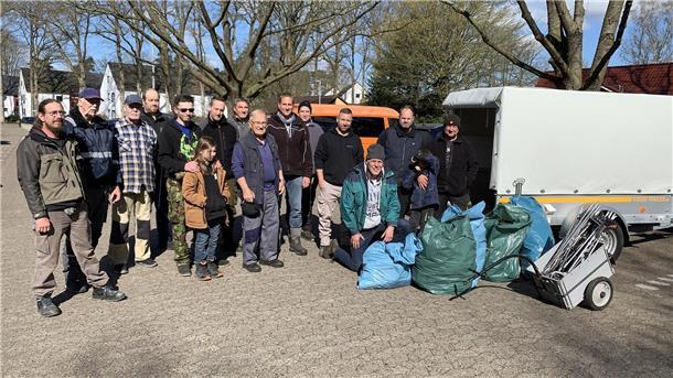 „Bremervörde räumt auf“: Die Ostestadt putzt sich heraus Der Fischereisportverein Bremervörde reinigte die Gewässer.