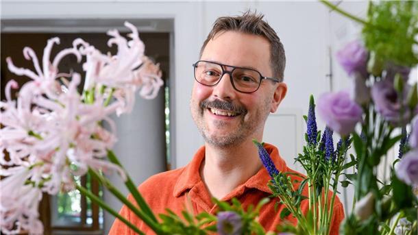 Berliner Florist gewinnt Weltmeisterschaft Der Florist Nicolaus Peters hat Floristik-Weltmeisterschaft in England gewonnen.