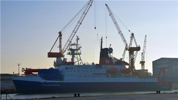 Der Forschungseisbrecher „Polarstern“ wird im April zurückerwartet in der Werft. Es ist der vorerst letzte Auftrag. Foto: Rabbel