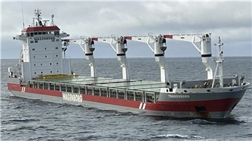 Ein Schiff auf hoher See. Der Frachter „Thamesborg“ sitzt seit Anfang September in der kanadischen Arktis fest. Schlepper und Eisbrecher sind unterwegs, um die Bergung vorzubereiten.
