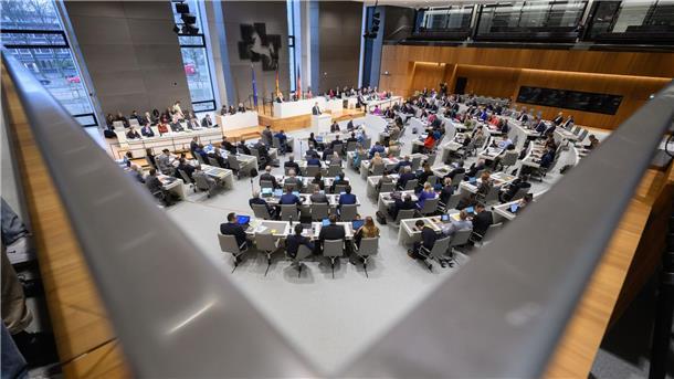 Brief an Lies: Wahlkreisreform benachteiligt Frauen Der Frauenanteil in Niedersachsens Landtag liegt bei gerade einmal 36 Prozent. (Symbolbild)
