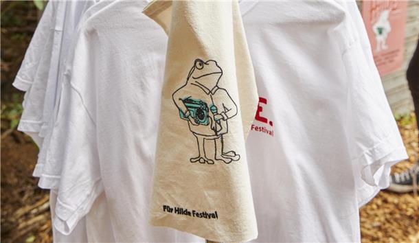 Der Frosch ist das Logo für das Festival.