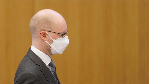 Wirecard-Kronzeuge: Betrug begann lange vor 2015 Der frühere Wirecard-Manager und Kronzeuge Oliver Bellenhaus kommt in München zur Fortsetzung des Prozesses in den Gerichtssaal.