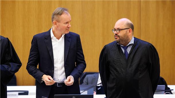 100 Tage Wirecard-Prozess: Ex-Vorstandschef Braun in Not Der frühere Wirecard-Vorstandschef Markus Braun (l) im Gerichtssal neben seinem Rechtsanwalt Nico Werning.
