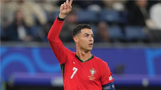 Cristiano Ronaldo startet eigenen YouTube-Kanal Der Fußball-Star hat nun auch einen eigenen YouTube-Kanal.