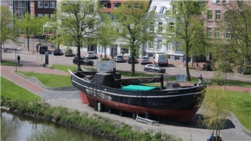  Gaffelschoner Hermine in der Cuxhavener Innenstadt