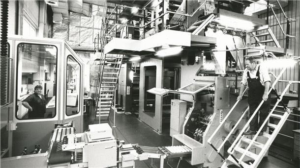 Der ganze Stolz der Bremerhavener Rotations-Druck GmbH ist die neu MAN Mediamann Rollenoffset-Rotation, die über elf Meter hoch ist. Mit ihr können 1991 maximal 60.000 Zeitungen in einer Stunde gedruckt werden.