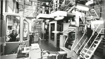 Der ganze Stolz der Bremerhavener Rotations-Druck GmbH ist die neu MAN Mediamann Rollenoffset-Rotation, die über elf Meter hoch ist. Mit ihr können 1991 maximal 60.000 Zeitungen in einer Stunde gedruckt werden.