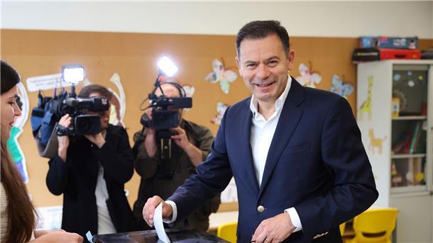 Luís Montenegro bleibt Ministerpräsident Portugals Der gelernte Anwalt Luís Montenegro wird erneut eine Minderheitsregierung anführen. (Archivbild)
