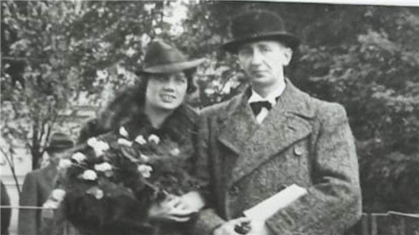 Die Eheleute Erna und Karl Gronau stehen am 11. Oktober 1938 vor der Kirche in Bremen