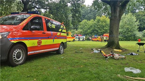 Mutter und Tochter nach Blitzeinschlag aus Klinik entlassen Der Grillausflug endete für eine Familie lebensgefährlich. (Foto-Archiv)