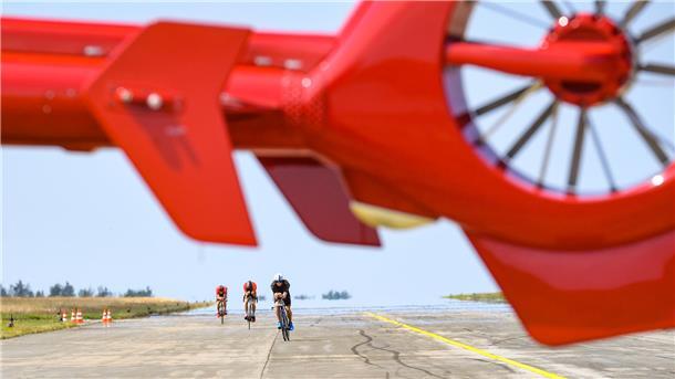 Der größte deutsche Militär-Flughafen bildet die Kulisse für das Bike Navy, das offene Radrennen in Nordholz. 