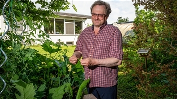 Der Grünen-Politiker Ulf Eversberg beendet seine politische Tätigkeit und widmet sich fortan anderen Dingen - wie etwa dem Garten oder dem Lenkdrachen-Fliegen. 