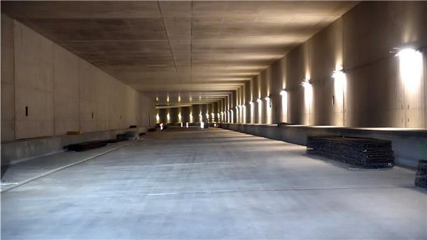 Der Hafentunnel ist abermals teurer geworden. Die Kosten liegen derzeit bei rund 259 Millionen Euro. Unklar ist, wann der Tunnel dem Verkehr übergeben werden kann.