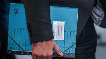 Der Haushaltsentwurf 2024 in Papierform.