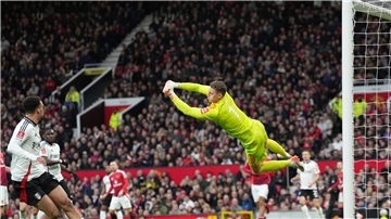 Der Held von Old Trafford: Dank Bernd Leno ist Fulham eine Runde weiter.