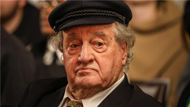 Holocaust-Überlebender besorgt wegen Unruhen in Deutschland Der Holocaust-Überlebende Ivar Buterfas-Frankenthal nimmt an der Eröffnung der Nacht der Jugend im Bremer Rathaus teil.