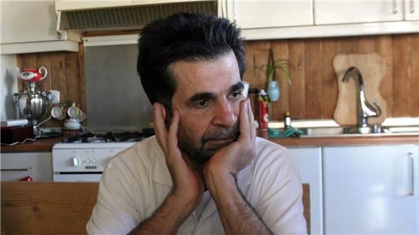 Der iranische Filmemacher Jafar Panahi 2010 in seinem Haus.
