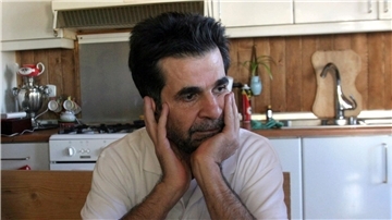 Der iranische Filmemacher Jafar Panahi 2010 in seinem Haus.