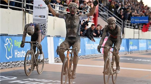 Der Italiener Colbrelli gewann die letzte Regen-Ausgabe von Paris-Roubaix.