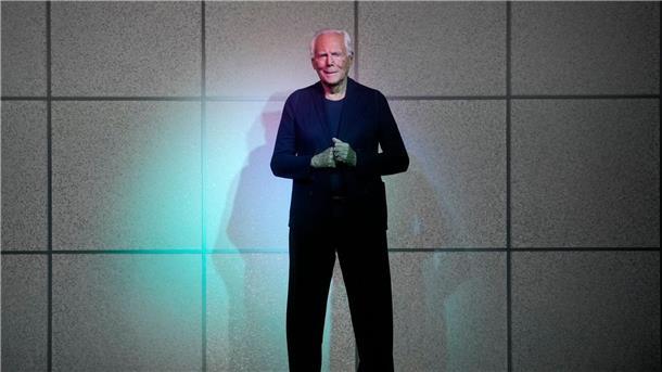 Mailänder Fashion Week: Giorgio Armani im Blütenzauber Der italienische Modedesigner Giorgio Armani bestückte die Mode auf der Mailänder Fashion Week in diesem Jahr mit floralen Mustern.