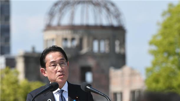 Japan: „Starke Botschaft“ der G7 zu Ukraine Der japanische Premierminster Fumio Kishida spricht im Peace Memorial Park während der Pressekonferenz der Präsidentschaft des G7-Gipfels.