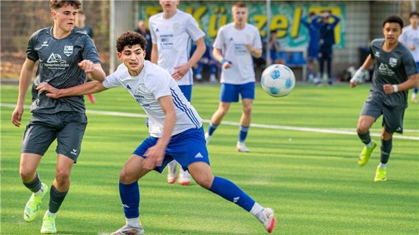 Fußballer der U17 vom JFV Bremerhaven spielen Fußball