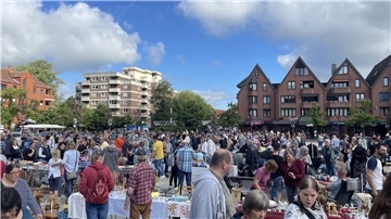 Blick auf den Flohmarkt in Nordenham. 