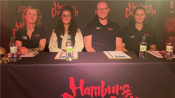Der Jury, bestehend aus Janine von Ende, Juliane Neu, Nicolas Schulze und Maja Fried (v.l.n.r.) ist die Auswahl nicht leichtgefallen.