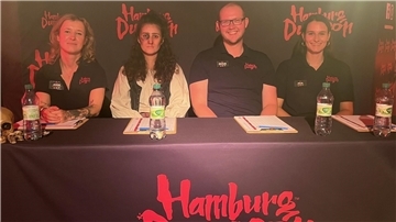 Der Jury, bestehend aus Janine von Ende, Juliane Neu, Nicolas Schulze und Maja Fried (v.l.n.r.) ist die Auswahl nicht leichtgefallen.