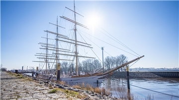 Der Kampf um die „Schulschiff Deutschland“ geht weiter. Das Wirtschaftsressort pocht darauf, dass das Segelschiff bis 2022 in Bremen-Vegesack bleibt. 