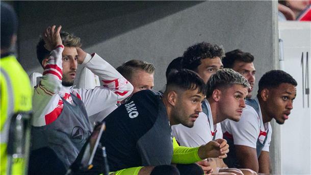Demirovic glänzt: VfB verhindert St. Paulis Sprung auf eins Der Kapitän sitzt draußen: Atakan Karazor