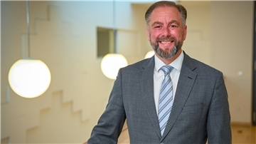 Der kaufmännische Geschäftsführer des Klinikums Reinkenheide, Frank Kühl, will in Zukunft noch stärker auf ambulante Behandlungen von Patienten setzen. 
