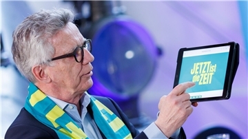 Der Kirchentagspräsident Thomas de Maizière ärgert sich über die Spaltung im Arbeitsleben.