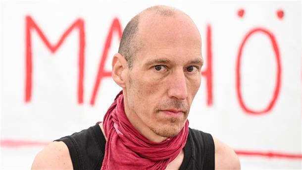 Klimaaktivisten verschärfen Hungerstreik in Berlin Der Klimaaktivist Wolfgang Metzeler-Kick befindet sich seit 84 Tagen im Hungerstreik.
