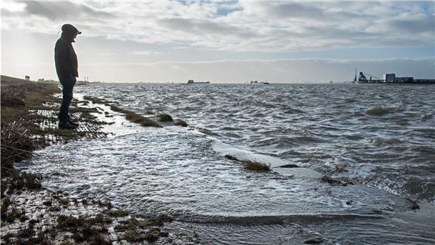 Ein Mann am Meer.
