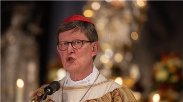 Der Kölner Kardinal Rainer Maria Woelki findet rückblickend, er hätte mehr mit Missbrauch-Betroffenen kommunizieren sollen.