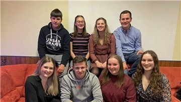 Der komplette Vorstand der Landjugendgruppe Driftsethe mit den vier neuen Vorsitzenden (vorne von links): Lena Puckhaber, Felix Janssen, Fenja Tienken und Jenna Weinland. Hinten von links: Niklas Neese, Lena Hüttmeyer, Antonia Knippenberg und Fabian Tienken.
