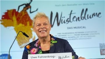 Der Komponist Uwe Fahrenkrog-Petersen hat die Geschichte der „Wüstenblume“ vertont.