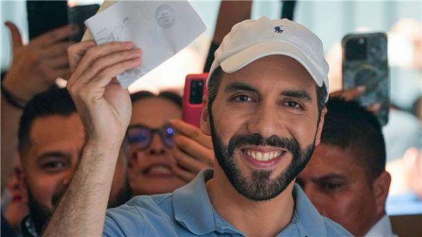 El Salvadors Wahlbehörde bestätigt Wiederwahl von Bukele Der konservative Nayib Bukele, der seit 2019 regiert, ist für sein hartes Vorgehen gegen die Kriminalität und seinen autoritären Kurs bekannt.