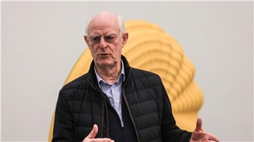 Der Künstler Tony Cragg im Kunstpalast Düsseldorf.