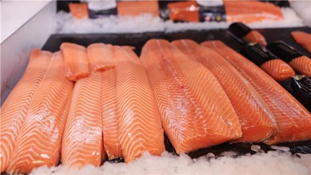 Der Lachs hat als Lieblingsfisch der Deutschen den Alaska-Seelachs wieder abgelöst.