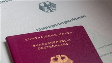 Der Landkreis Peine stellte in einem Einbürgerungsverfahren zu unrecht Fragen zur freiheitlichen demokratischen Grundordnung. (Symbolbild) 